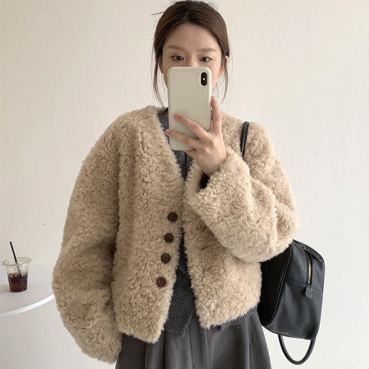 小香风皮毛一体短外套女2025秋冬季新款v领韩版百搭短款毛毛上衣