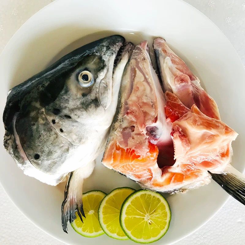 四斤新鲜便宜新疆三文鱼鱼头冷冻生鲜可煲汤可刺身食材油脂丰富