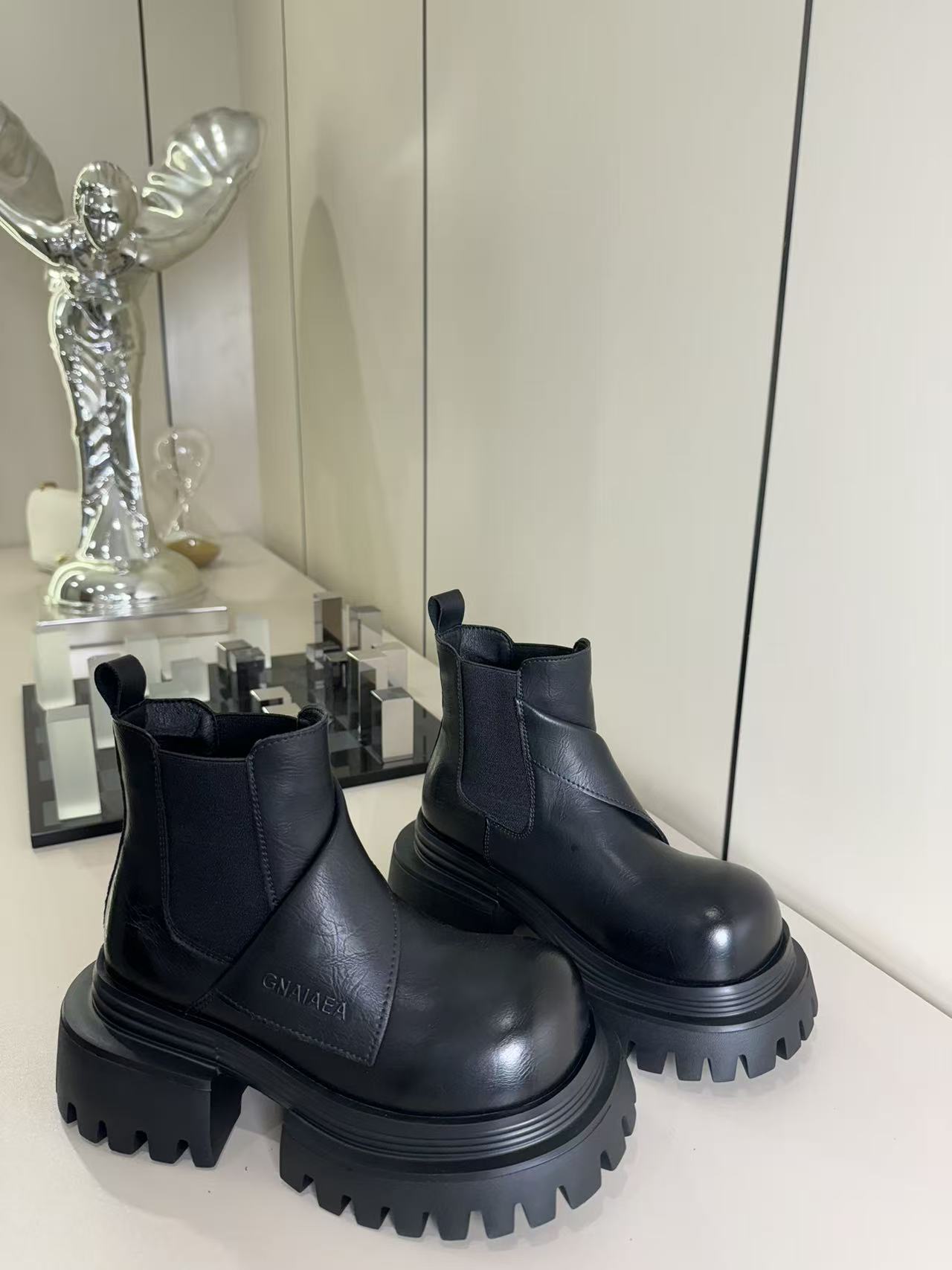 唐小肉圆头马丁靴女中筒靴百搭欧若假日风高颜值厚底鞋7801-18