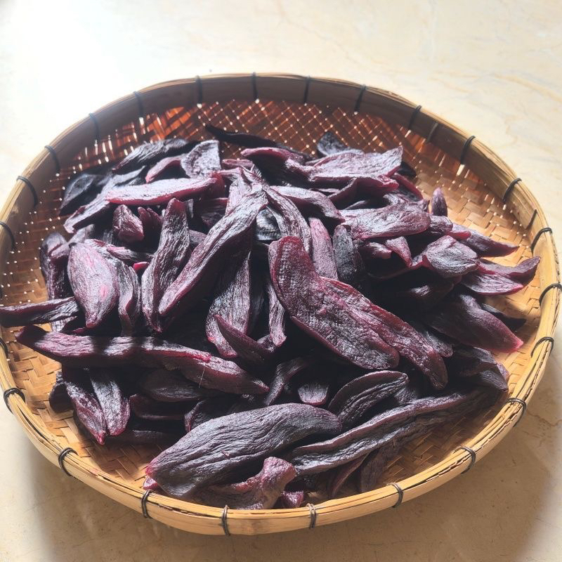 广西农村自家种植紫红薯晒干