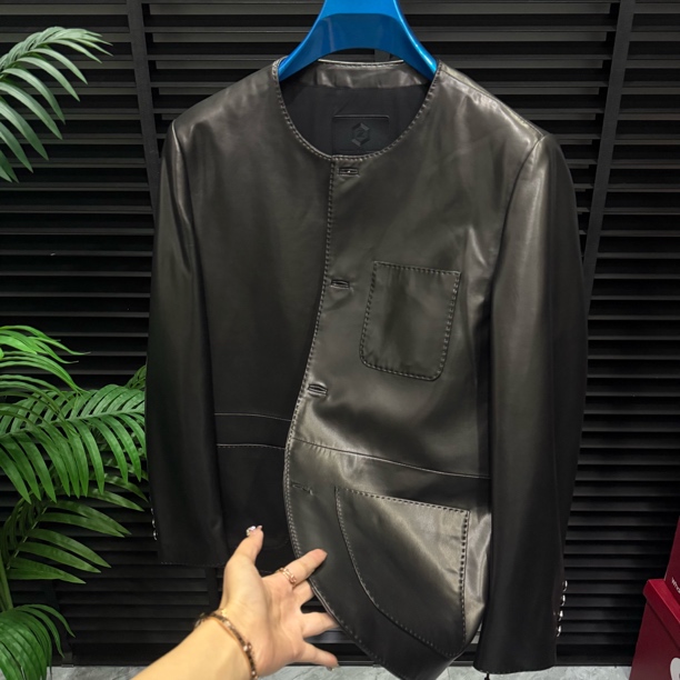 秋季男士百搭圆领彩色牛角扣小香风羊皮夹克