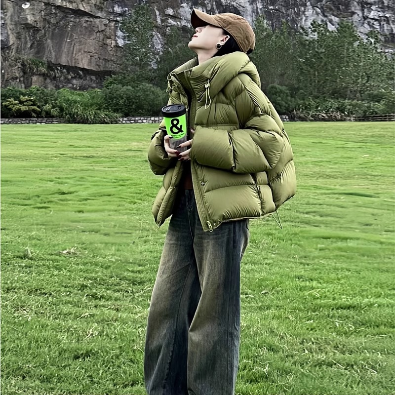 绿色短款羽绒服女2025年冬季新款龟背泡芙加厚连帽白鸭绒面包服