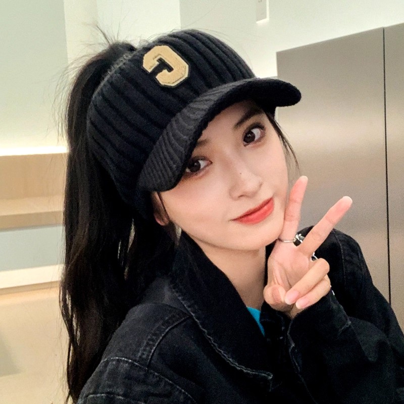 网红字母C空顶针织毛线帽子女秋冬季保暖露马尾辫休闲百搭鸭舌帽