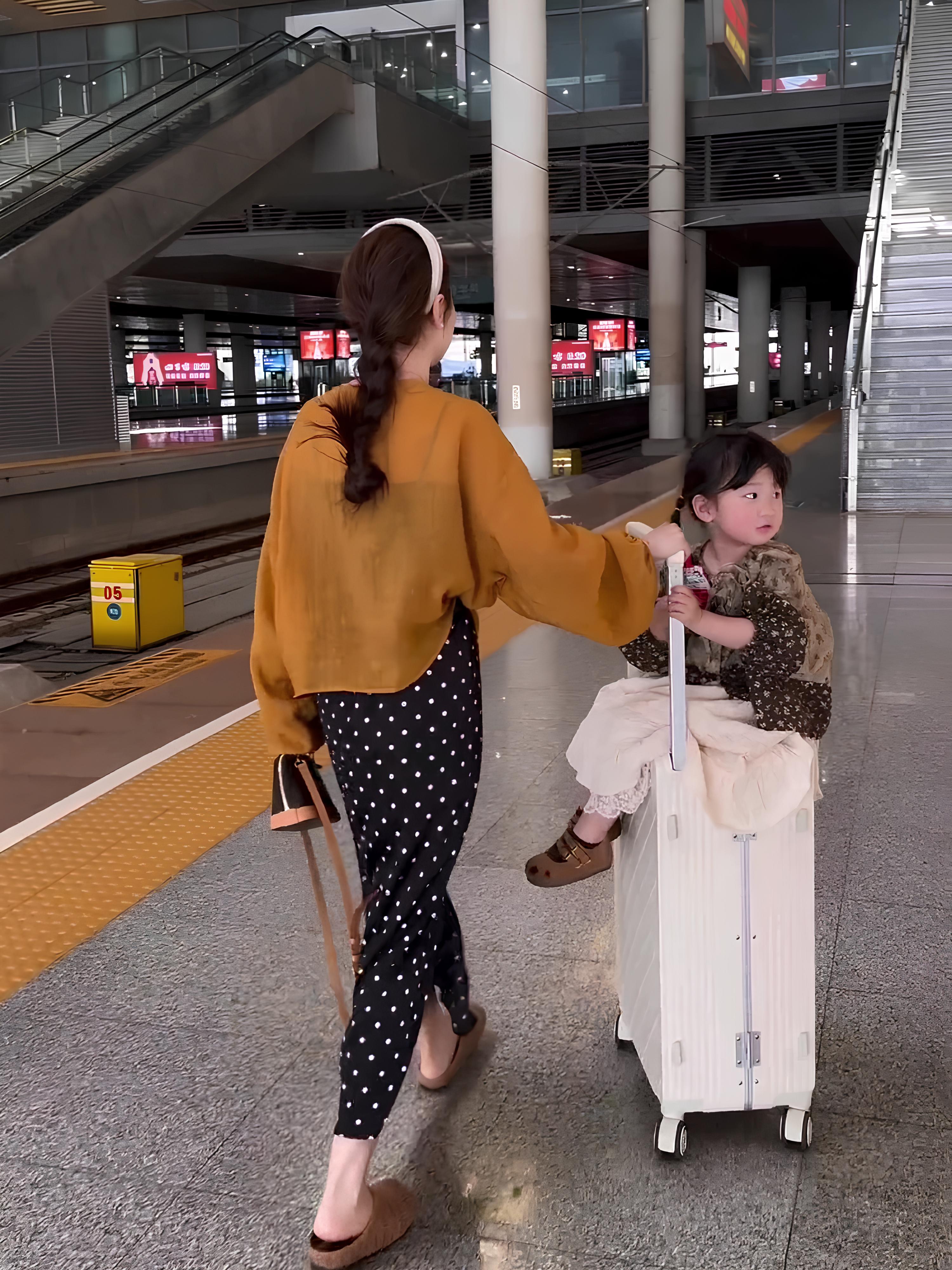 2025超火两件套夏装薄款透气防晒长袖衬衫直筒波点直筒半身裙套装