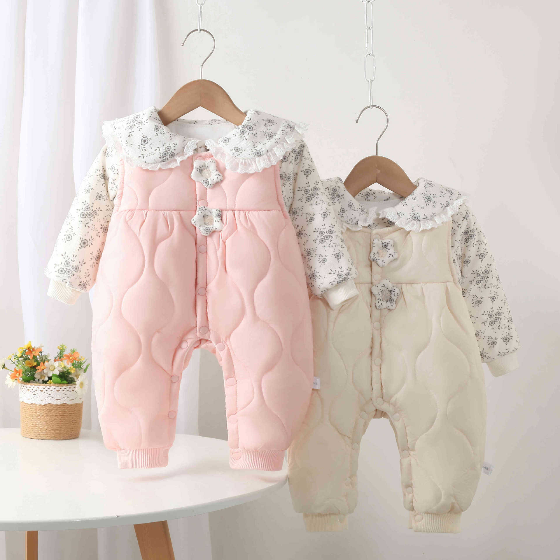 童泰【断码】冬季碎花棉上衣背带连体宝宝加绒薄棉哈衣儿童春秋甜美