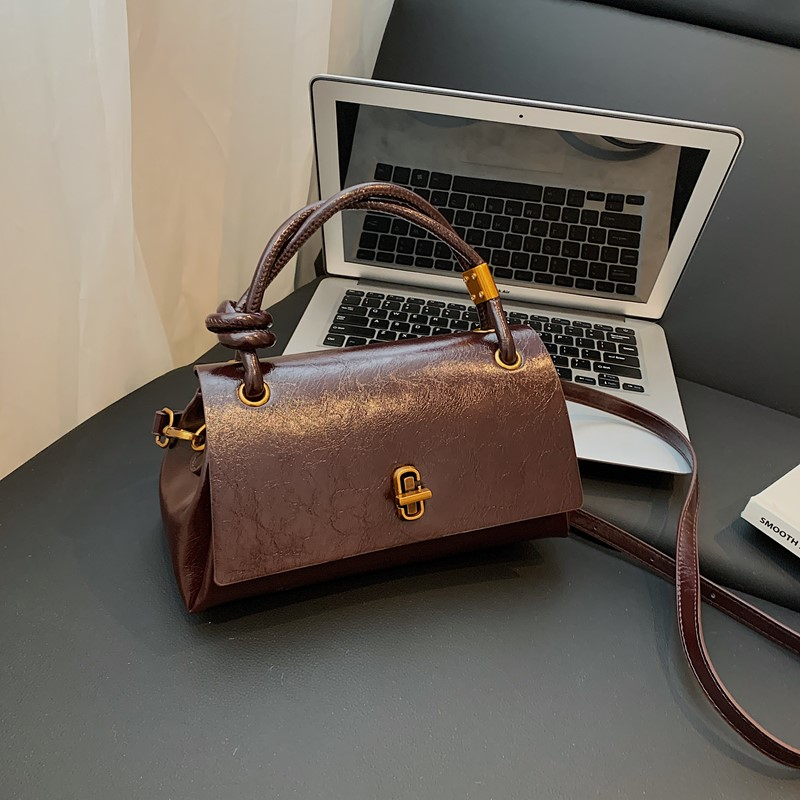 法式复古软皮手提包女2025新款高级感单肩斜挎包秋冬油蜡皮小方包