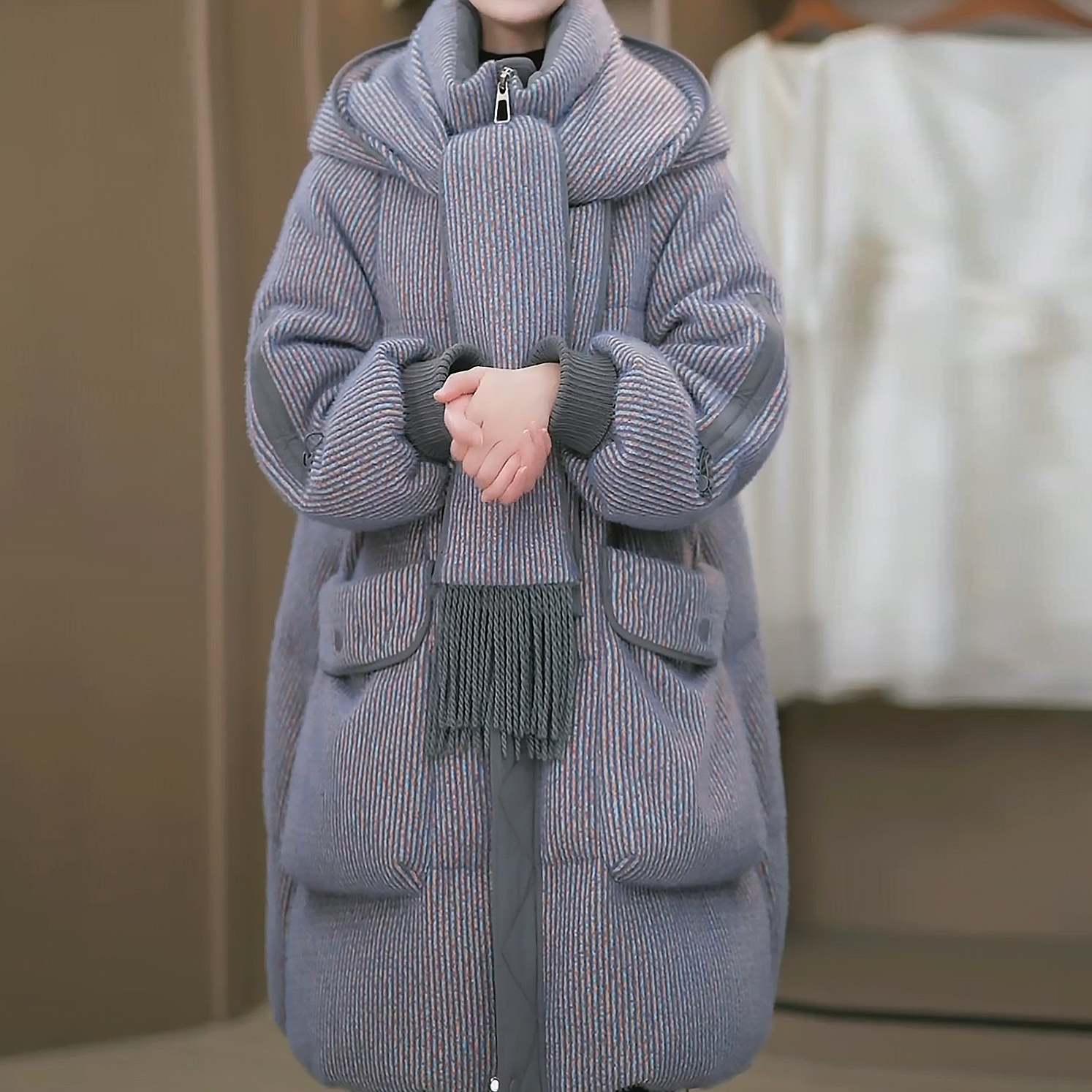 时尚中长款连帽加厚羽绒服女2025冬季新款流行妈妈白鸭绒保暖外套