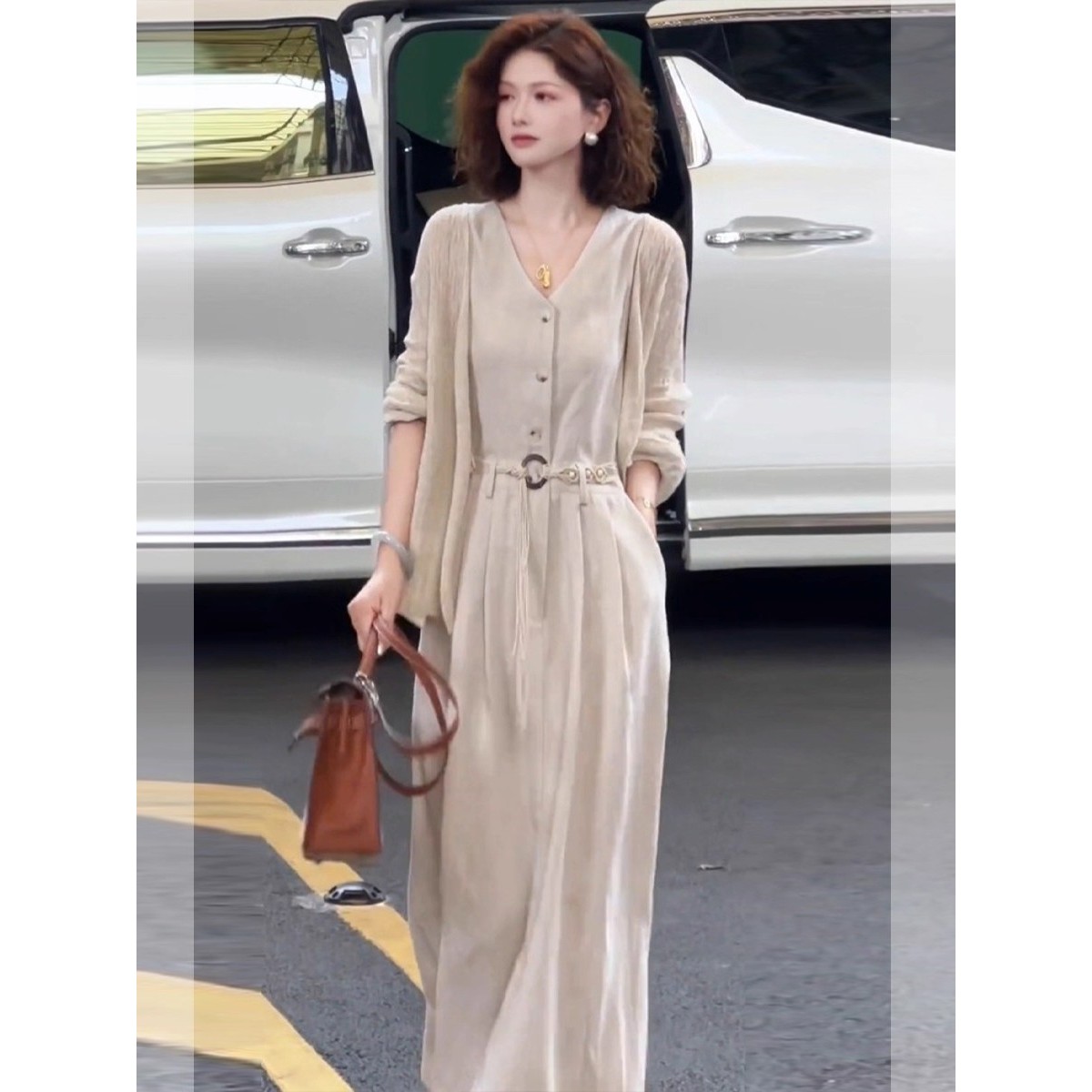 2025女装流行穿搭套装气质名媛高端女神范精致大方得体杏色连衣裙