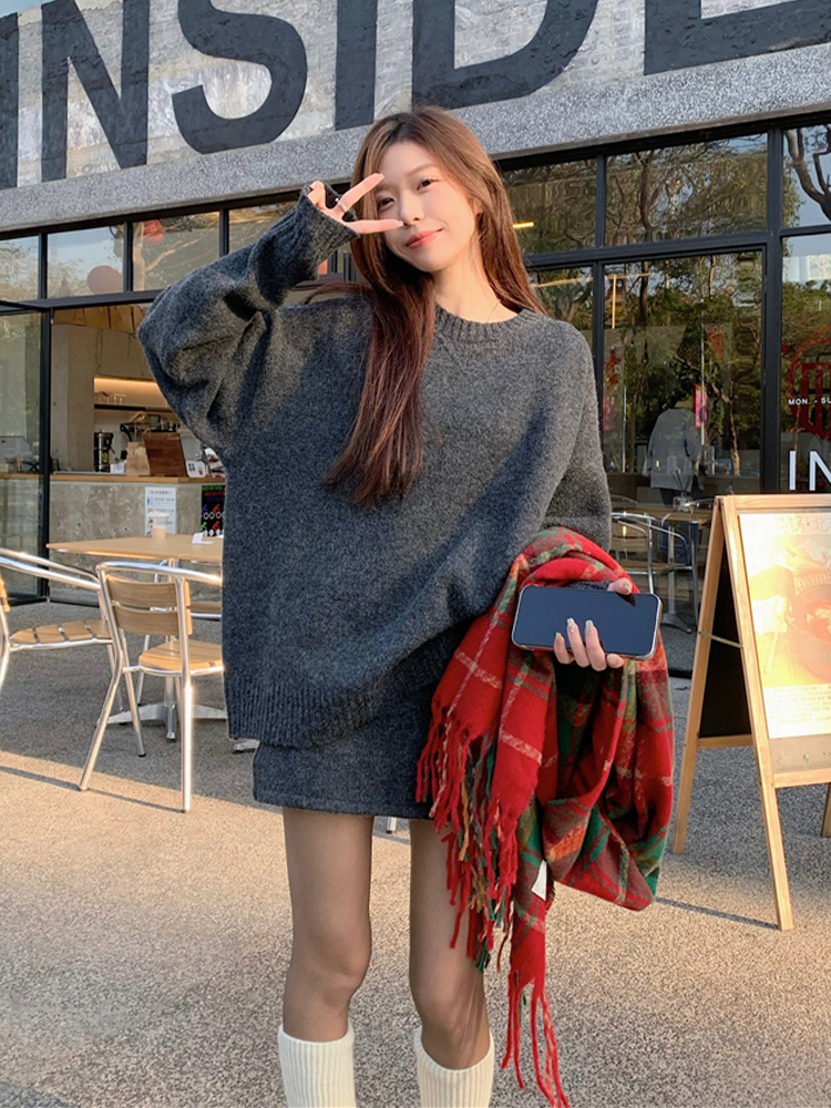 韩版慵懒风灰色毛衣套装女秋季穿搭高级感休闲针织上衣短裙两件套