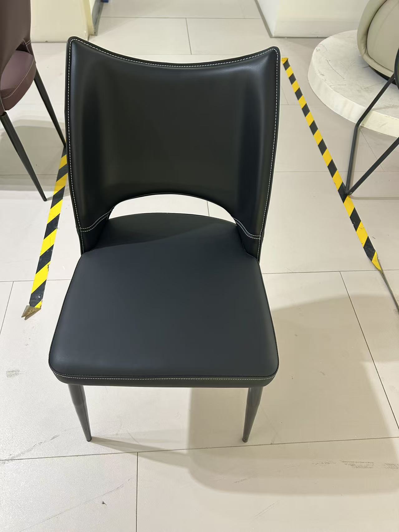 两张【小猫】马鞍皮意式简约小巧轻奢创意个性家用客餐厅舒适餐椅