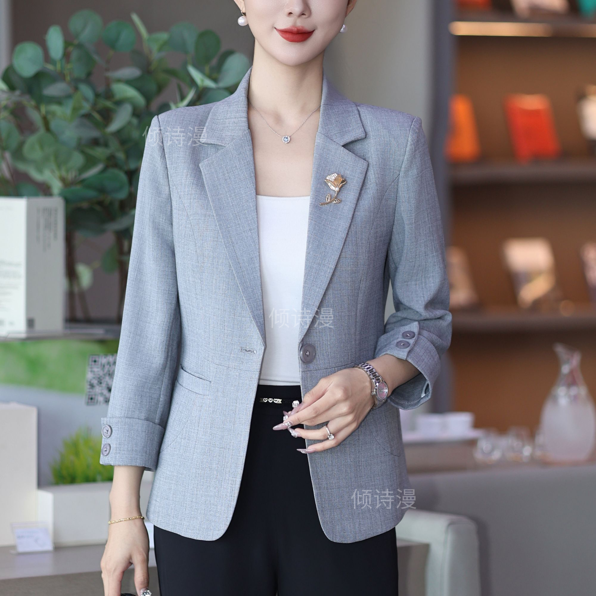 2025秋季新款设计感时尚气质西装女洋气显瘦遮肉休闲小西服2988-1