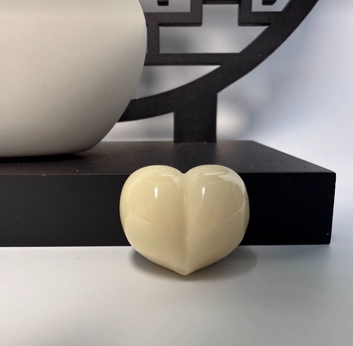 保真象牙果雕刻光面屁桃，精工手修单颗配饰26-27mm左右