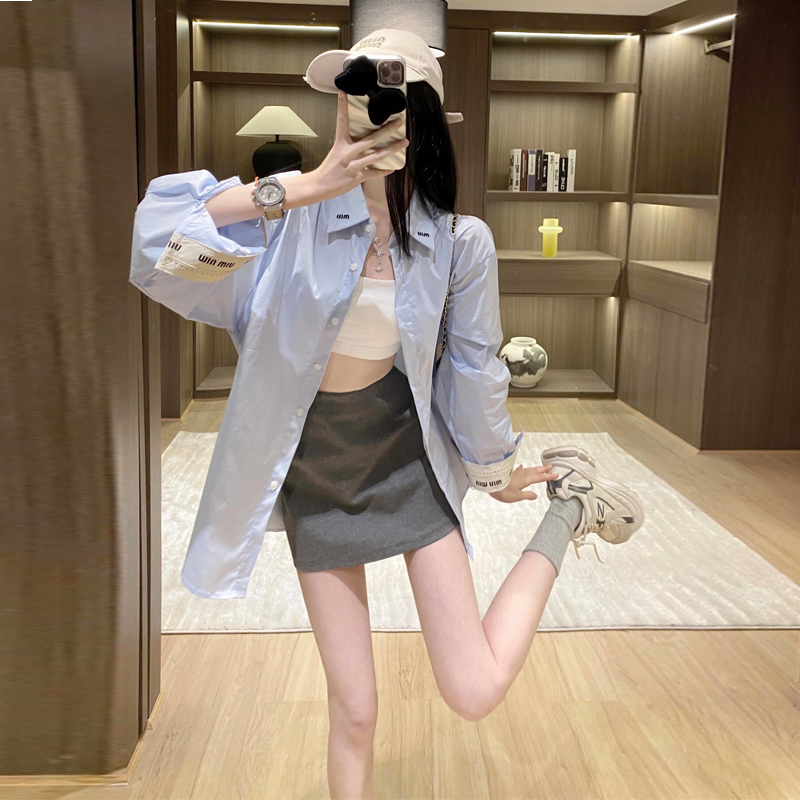 网红洋气炸街女装浅蓝色衬衫女洋气时髦气质独特漂亮小衫女款外穿