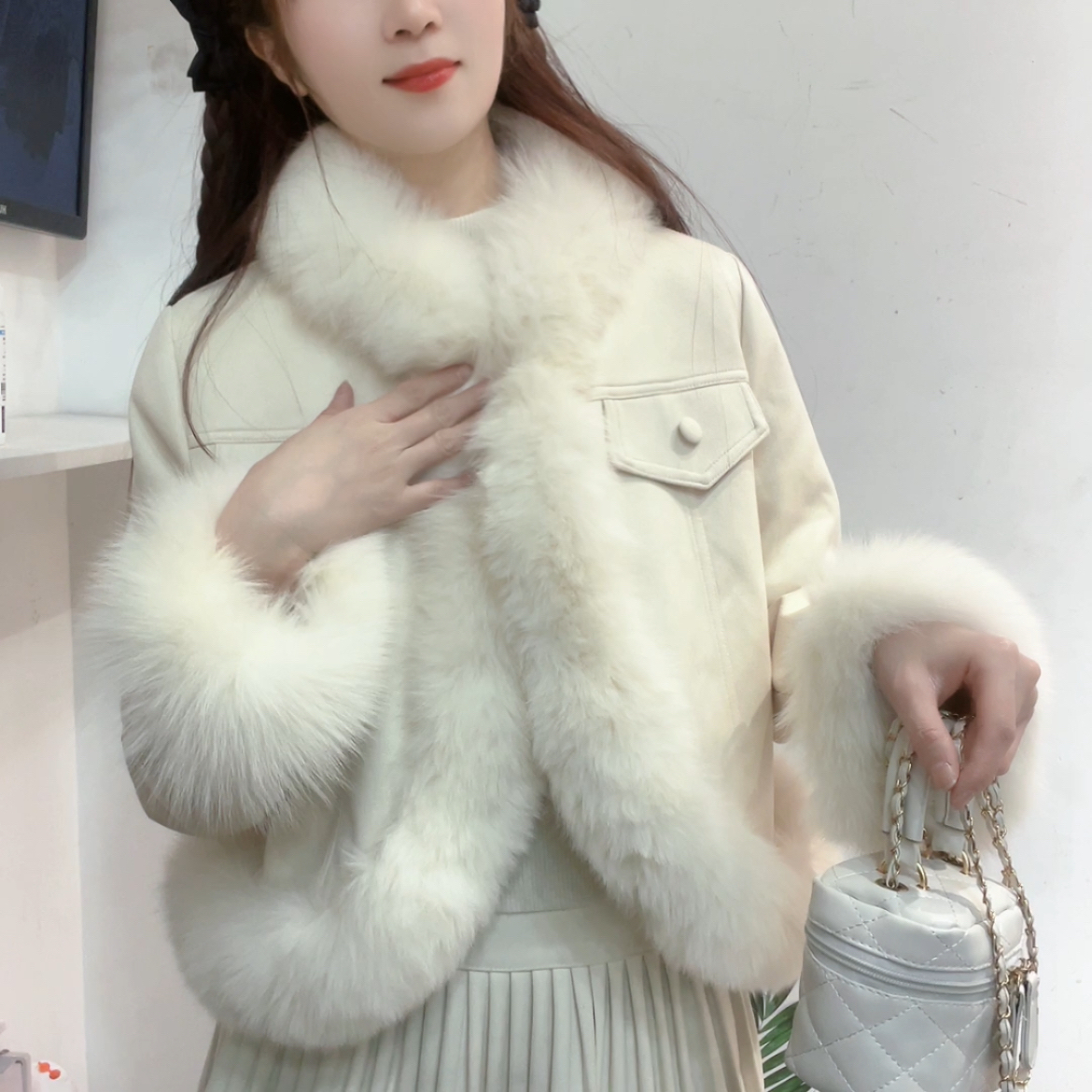 拉夏贝尔小香风外套新款女冬季2025小个子高级感时尚皮毛一体开衫