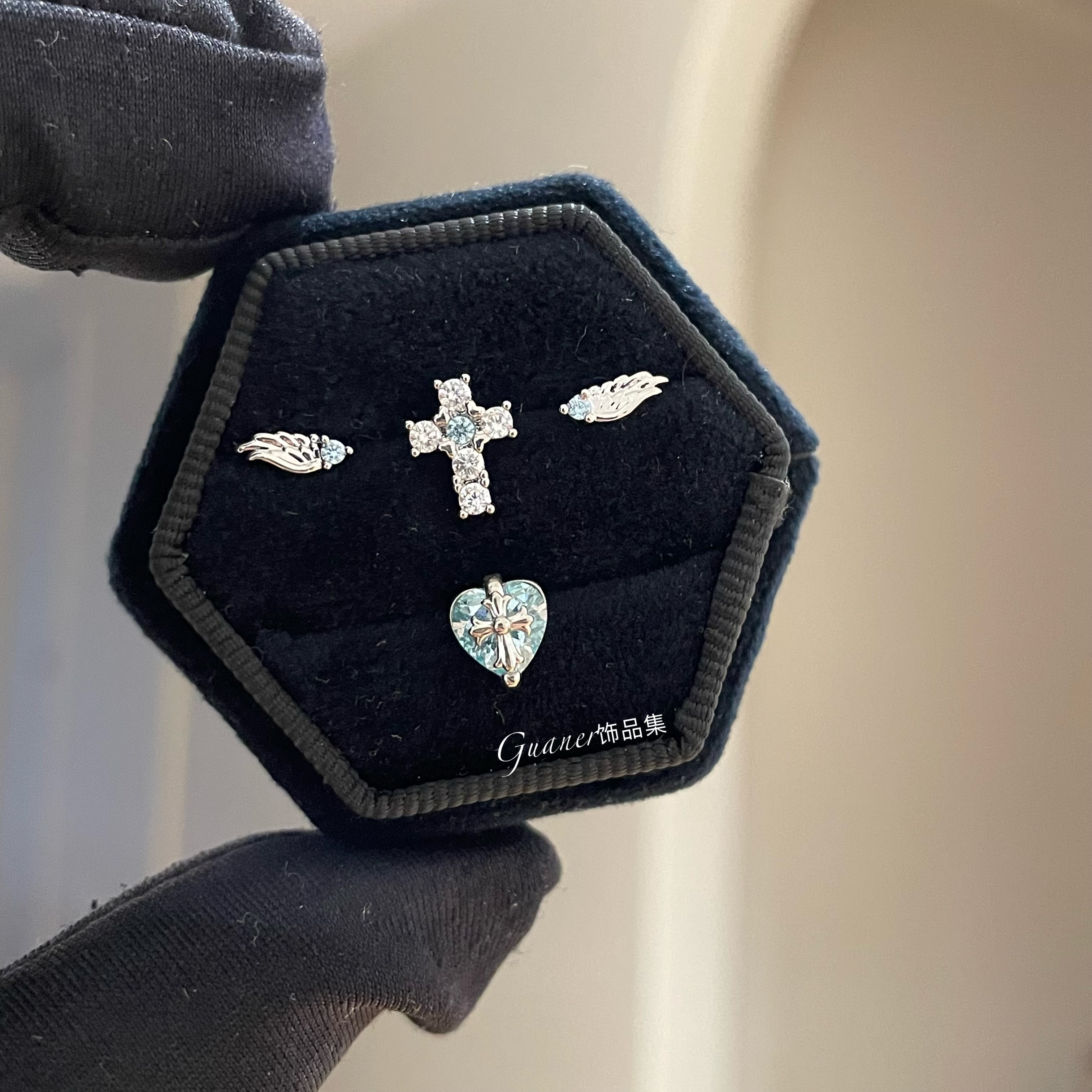 铜合金合成锆石耳饰 天使翅膀 百搭精致轻奢设计师耳骨钉