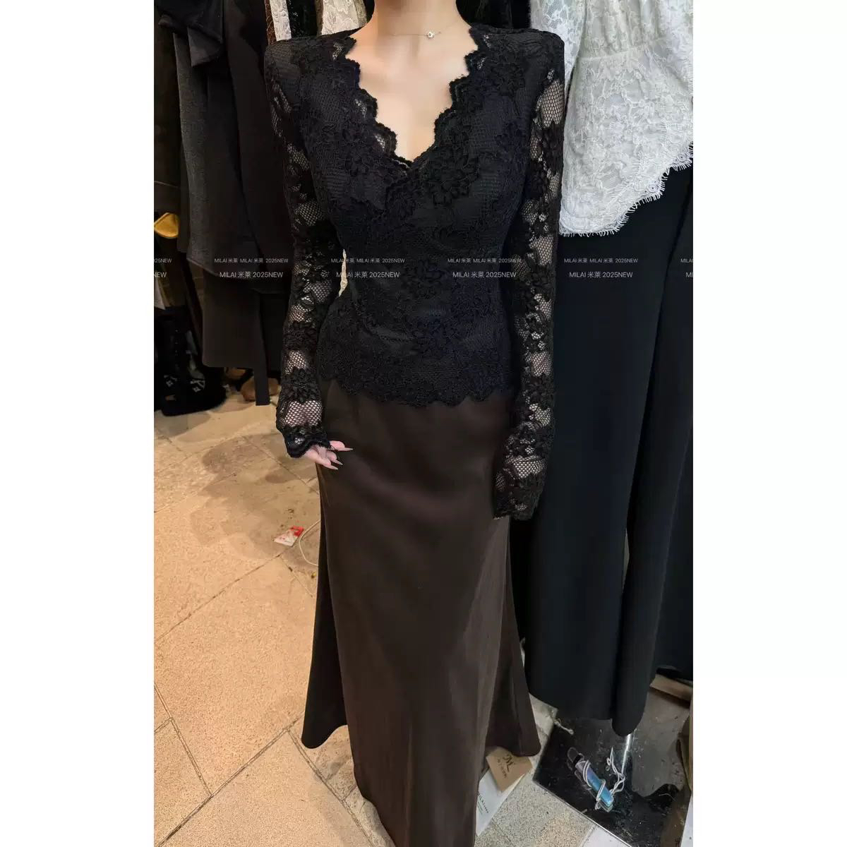 [杨杨家]大码新款V领加绒蕾丝打底衫修身显瘦长袖带胸垫