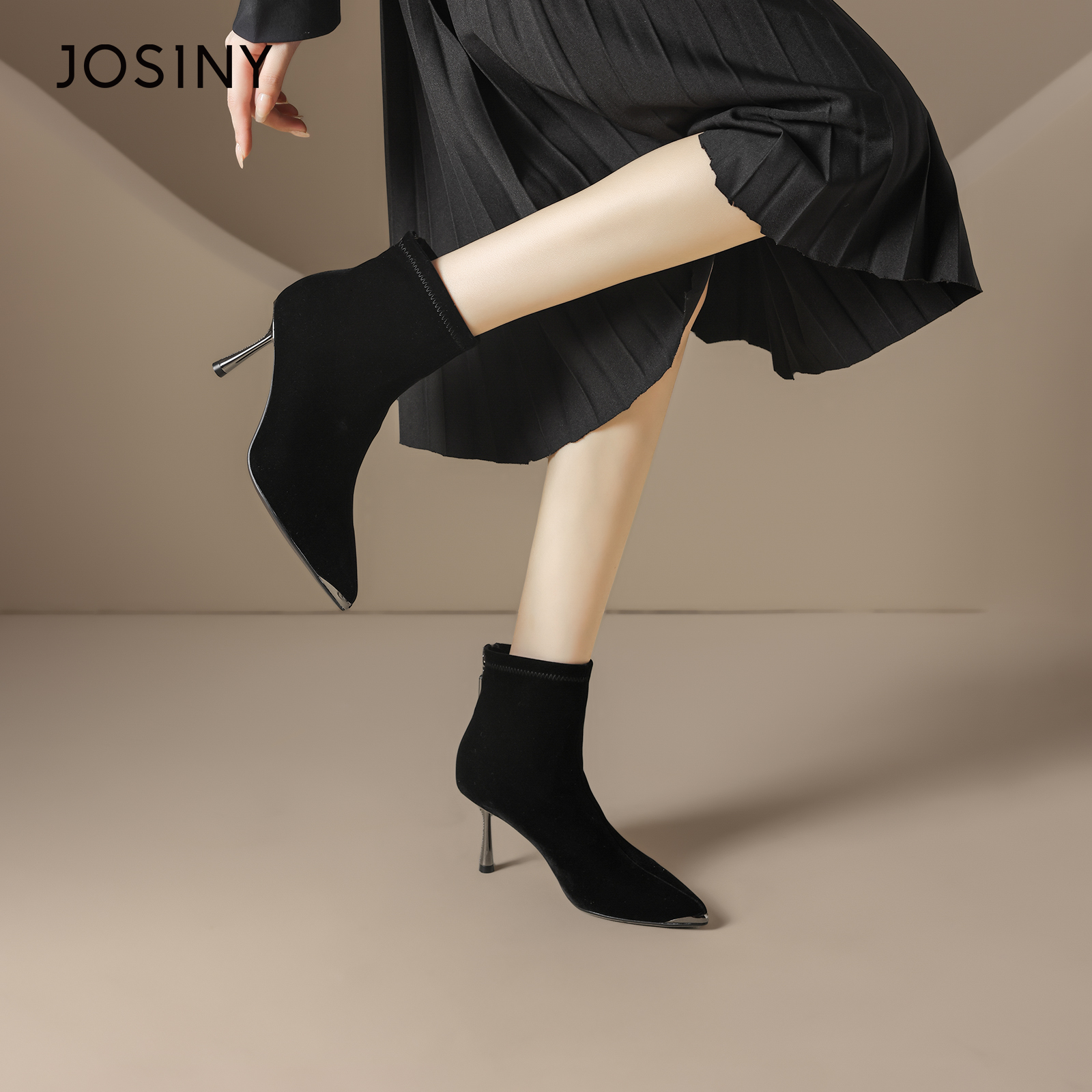 卓诗尼套筒厚款低筒尖头胶粘防滑弹力短靴高跟城市机能561A60034