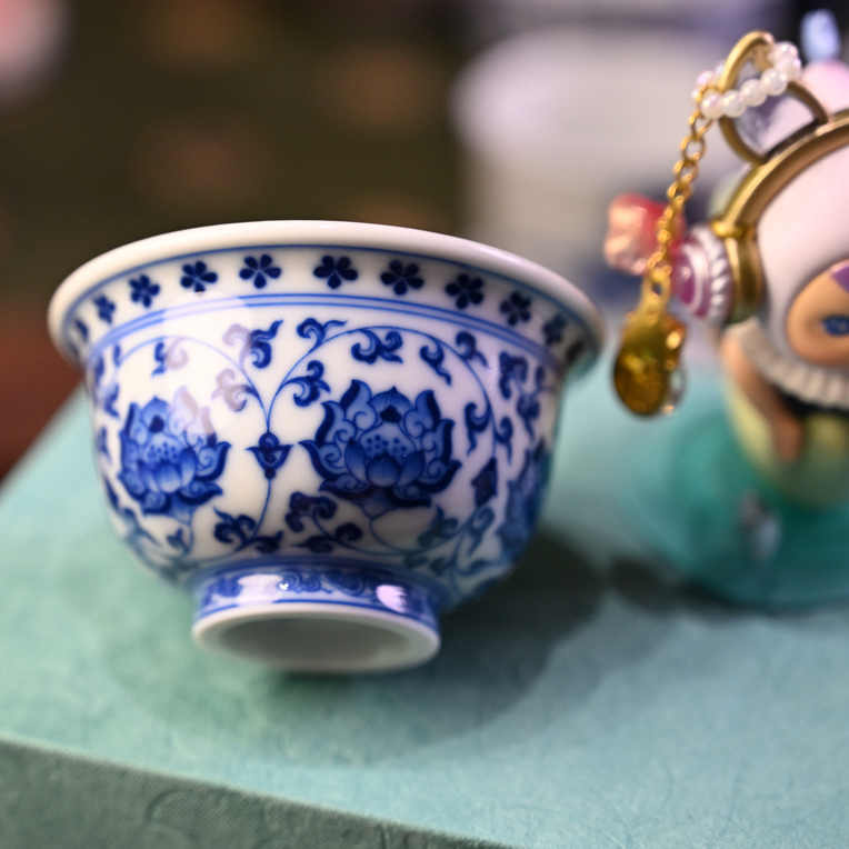 妙色-在川观物柴窑缠枝莲小压手杯茶杯主人杯厦门轻奢一人茶具