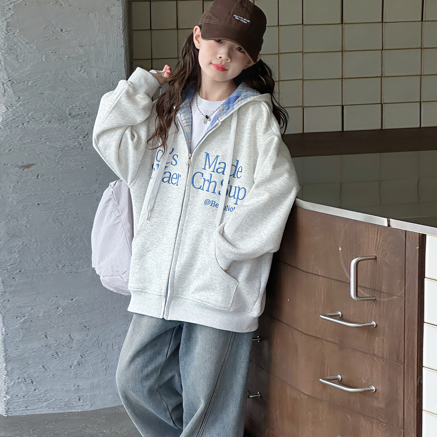 女童外套新款洋气时髦儿童秋装2025大童休闲运动刺绣连帽上衣潮