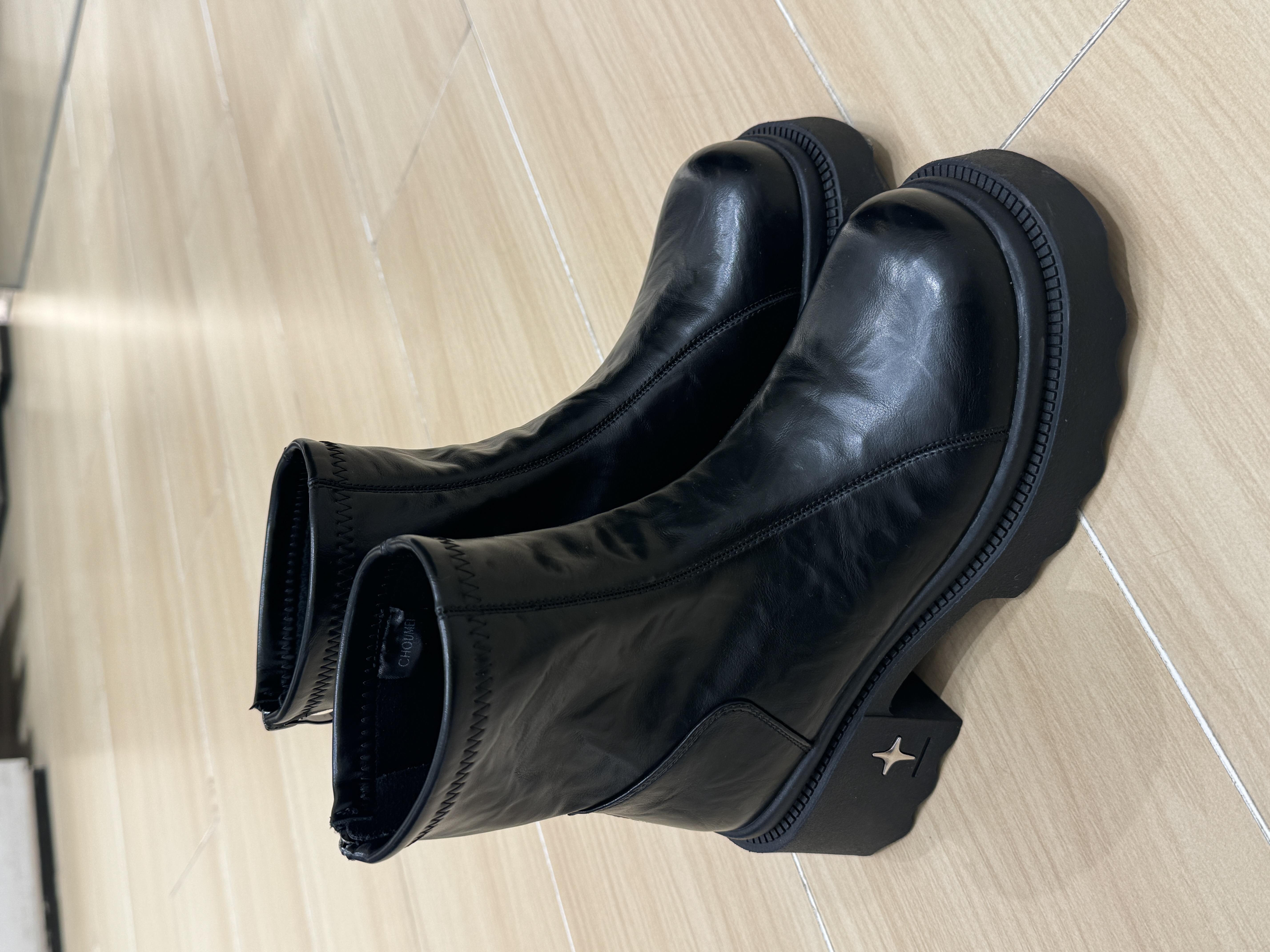 [视频同款]裸靴加绒25冬季新款显瘦皮靴