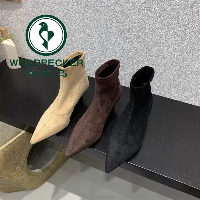 啄木鸟秋冬新款女软底弹力黑色绒面瘦瘦靴尖头细跟靴子女百搭短靴