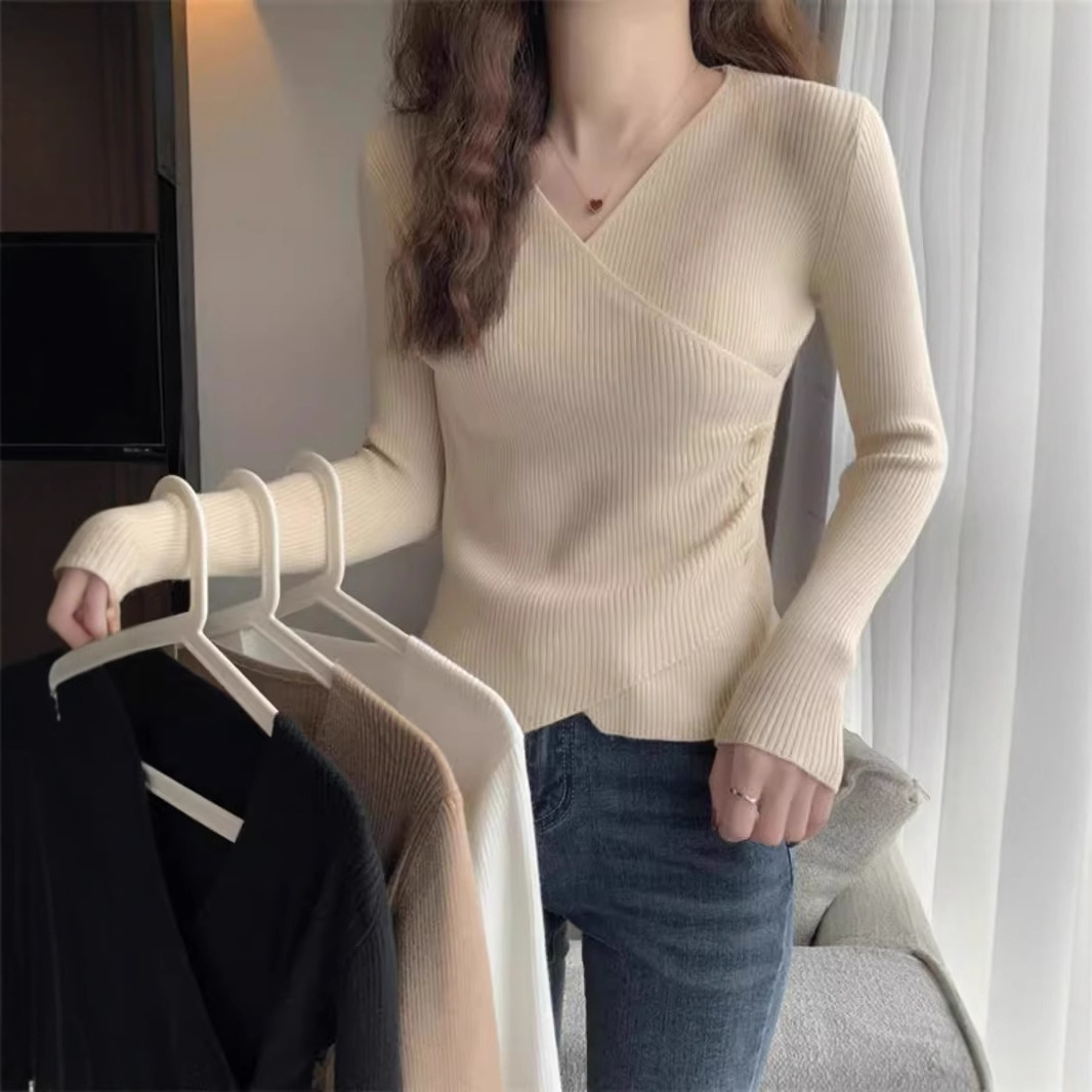早秋季2025年新款V领修身不规则针织衫女装短款打底学生上衣内搭