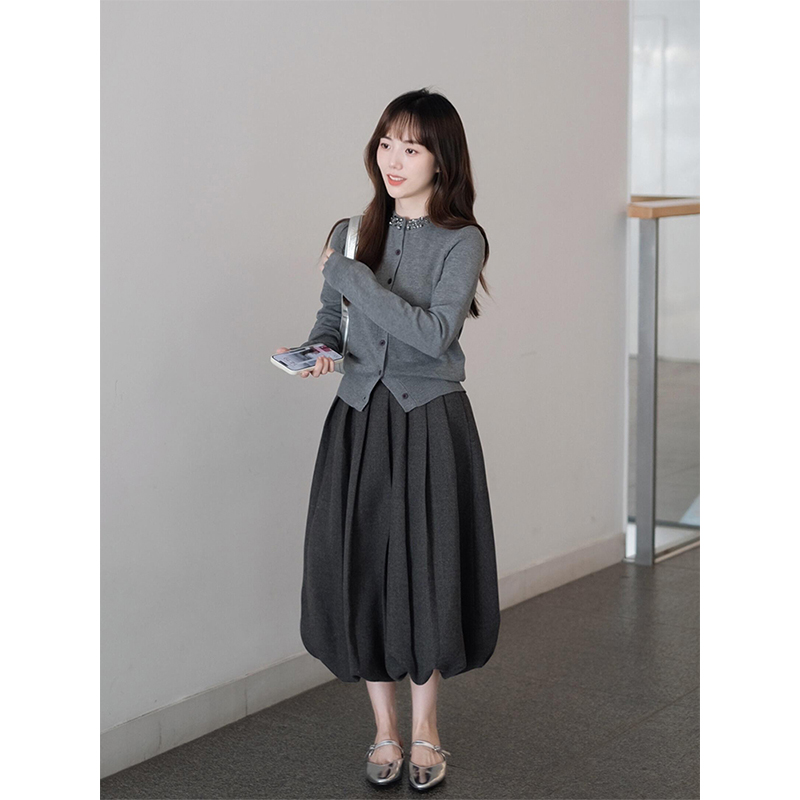 MARIE.COCO灰色圆领长袖针织衫上衣女秋季新款高腰百褶半身裙套装