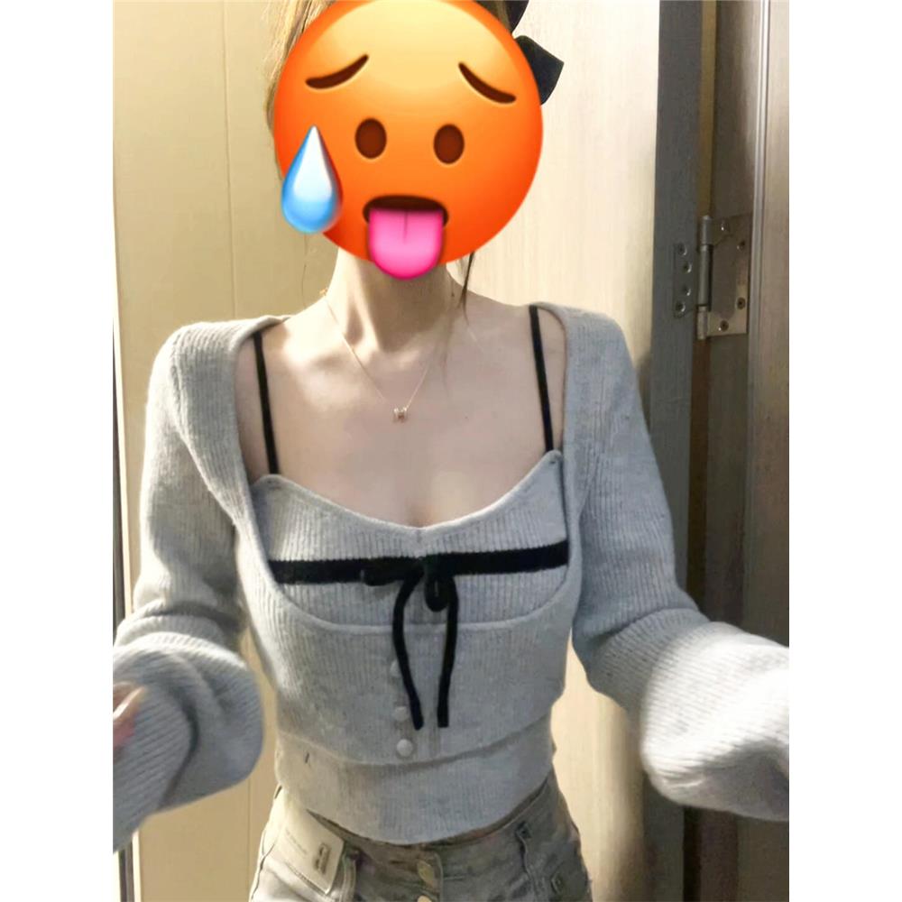 灰色假两件洋气独特别致针织长袖吊带上衣女春秋高级感内搭打底衫