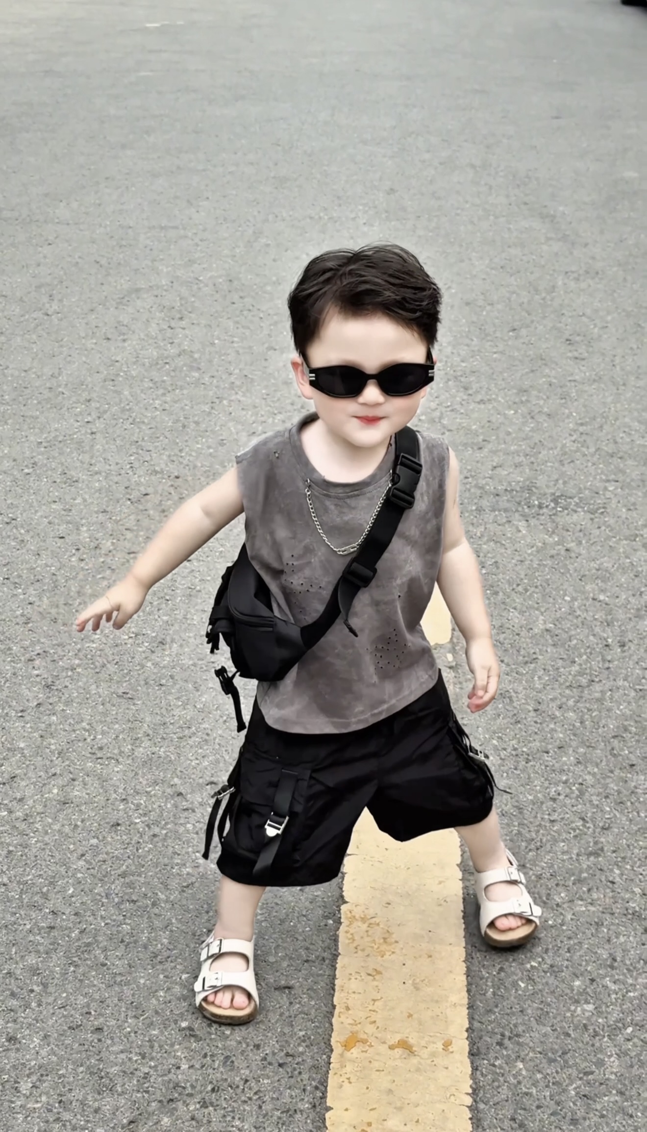 男童2025夏季新款套装儿童宝宝韩版宽松工艺背心黑色短裤两件套潮