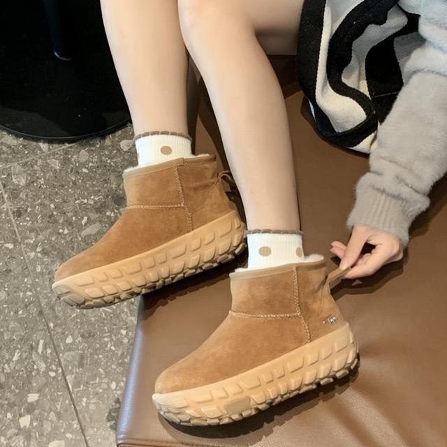 轮胎底雪地靴女2025冬季新款厚度复古翻毛牛皮加绒加厚防滑短靴子