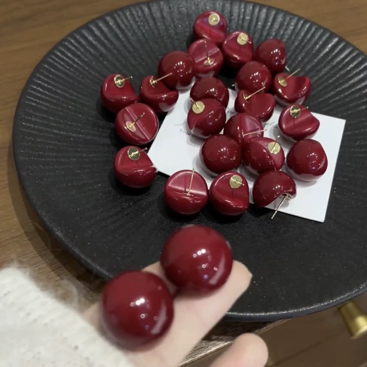 铜合金耳饰 极简设计开口珍珠耳钉秋冬新款气质百搭耳环新年耳饰