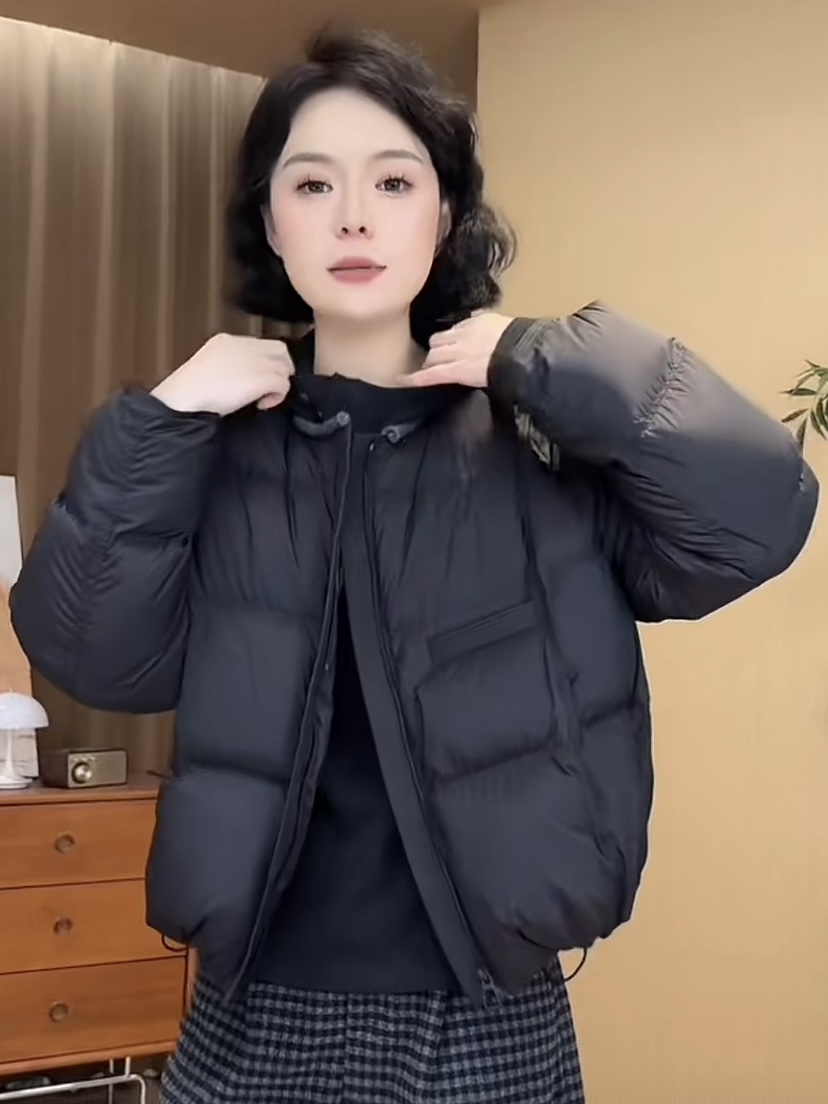 韩国2025秋冬季新款圆领拼接羽绒服女宽松休闲百搭短款面包服外套