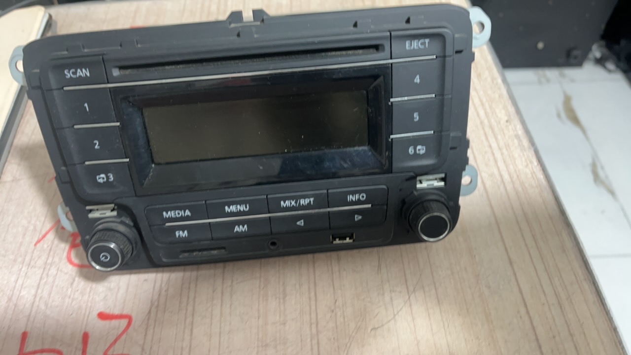 8新  二手 车载CD功放机  不包邮