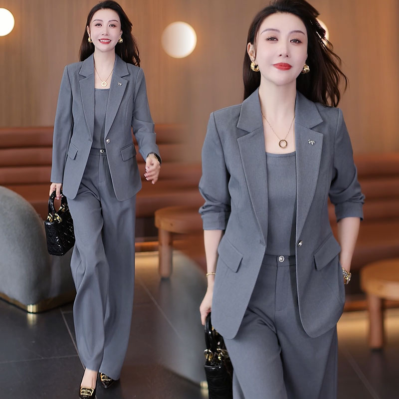 高级感时尚西装套装女春秋洋气减龄显瘦职业西服外套直简裤三件套