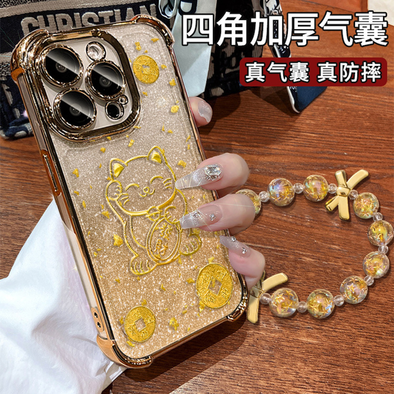 适用苹果17招财猫手链手机壳iphone15电镀硅胶16promax细闪14国风