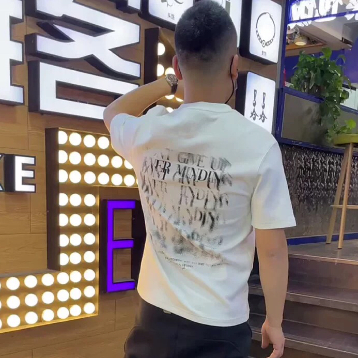 时尚春夏季男士新款潮牌短袖百搭休闲印花纯棉轻奢T恤半袖设计感