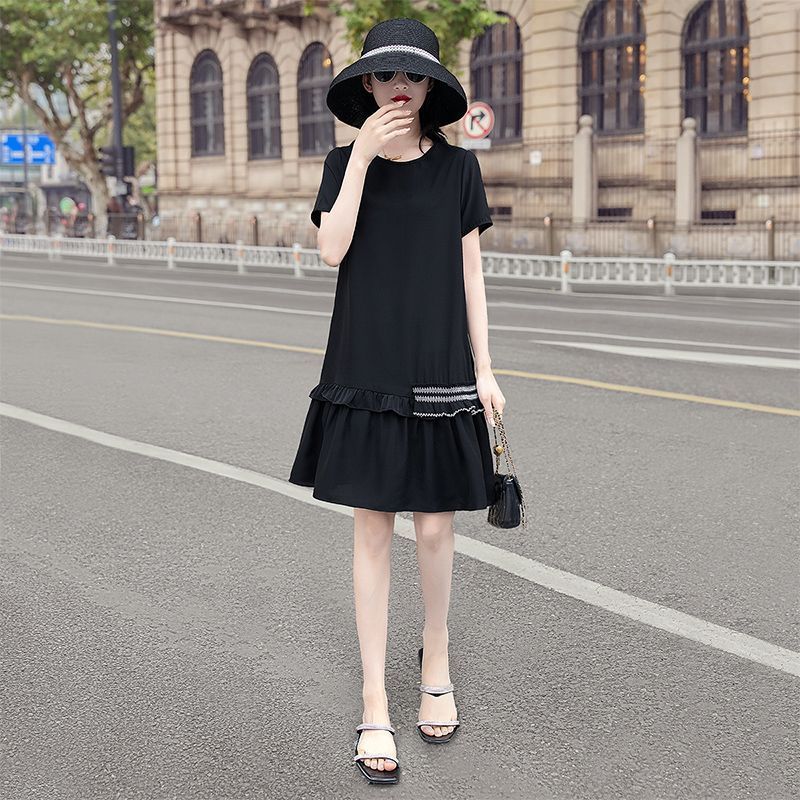 夏季连衣裙2025新款女时尚宽松休闲裙圆领拼接撞色遮肉小黑裙