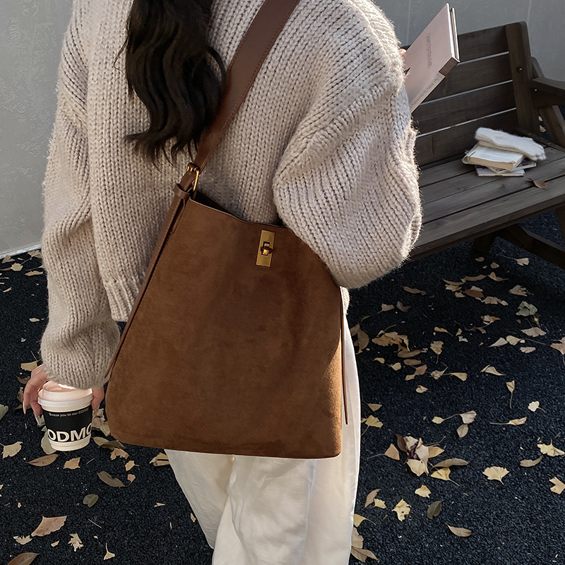 秋冬季氛围感大容量托特包2025新款小众通勤单肩包时尚复古手提包