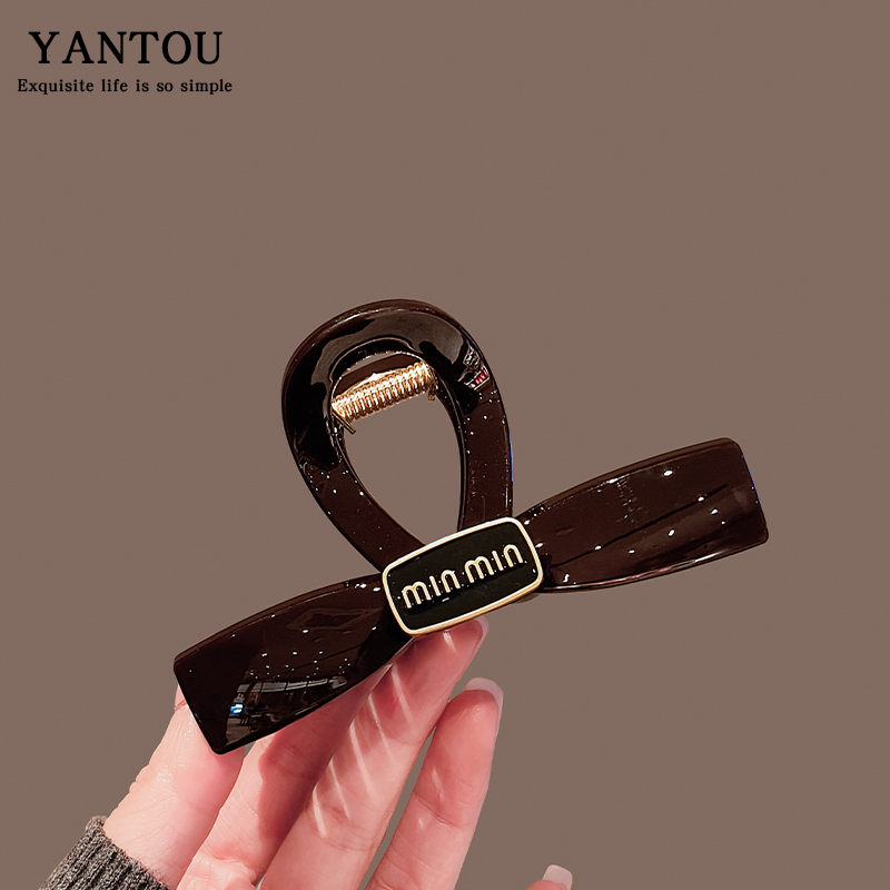 2024新款蝴蝶结发大号抓夹高级感鲨鱼夹咖色字母盘发气质夹子发饰