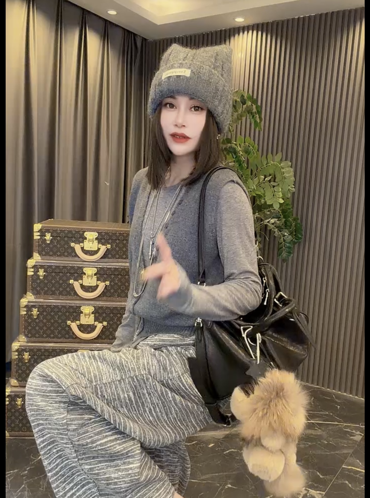 2026秋冬新款韩系设计感V领针织马甲女气质减龄显瘦叠穿长袖上衣