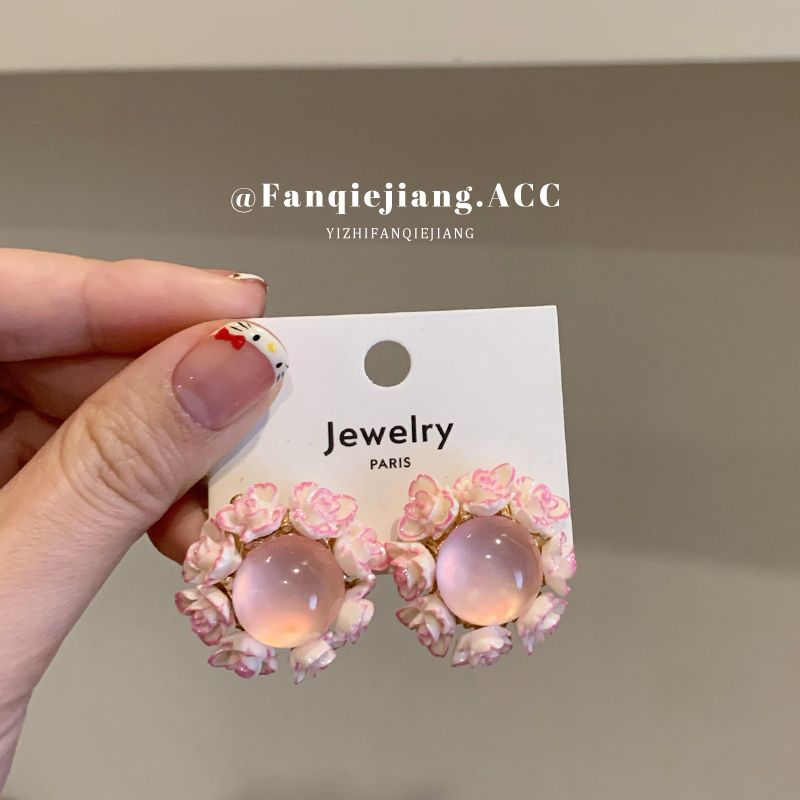 一只番茄酱独特2025新款适合春天的花朵耳环高级感轻奢耳钉女