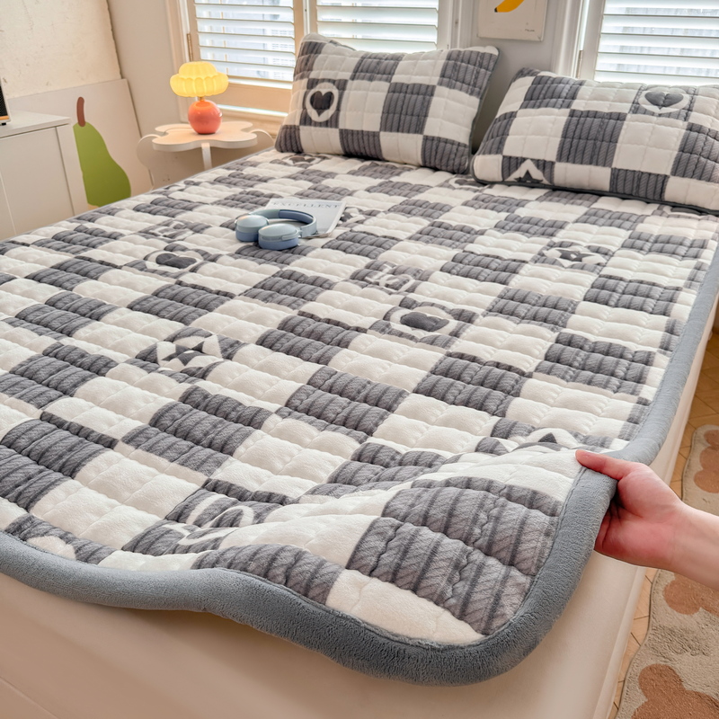 水晶边牛奶绒成人夹棉床褥学生宿舍床护垫单双人家用卧室软床垫子