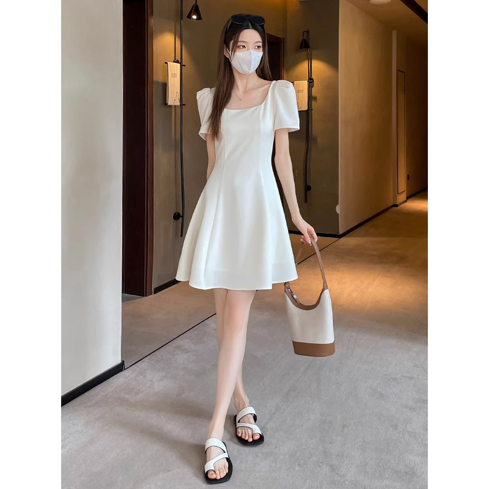 短袖连衣裙女小个子2025夏季新款法式高级感礼服裙超火收腰小白裙