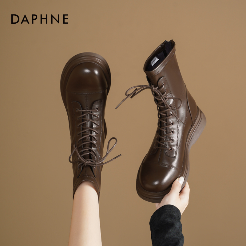 达芙妮瘦瘦靴女2025秋季新款复古时尚百搭软底舒适棕色马丁靴子女