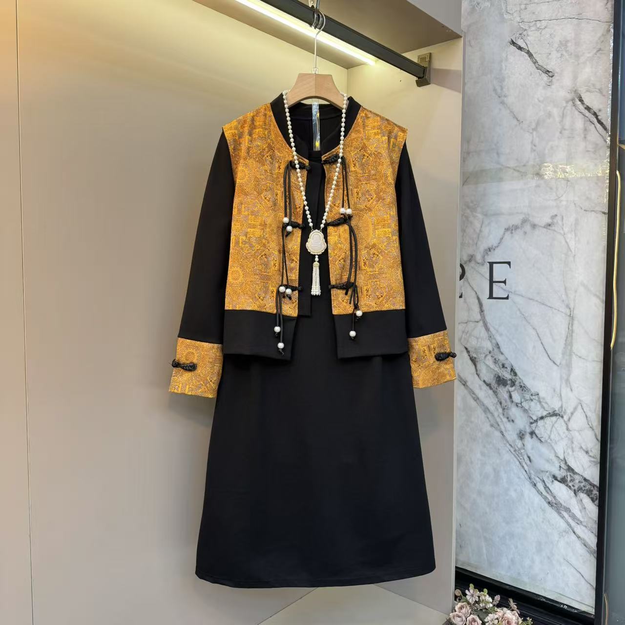 新款盘扣拼接复古风时尚马甲胖妹妹秋冬款百搭显瘦裙套装24111