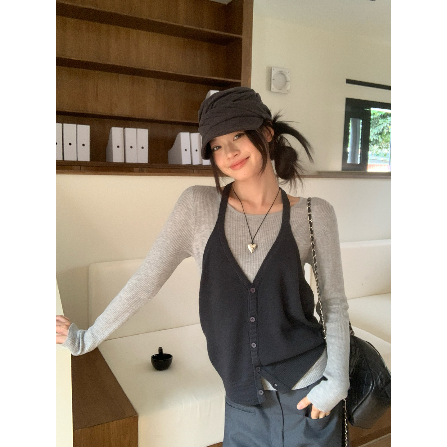 宋正恩9/8 00:00AM上新高智感知识分子灰色圆领毛织两件套ZE7970