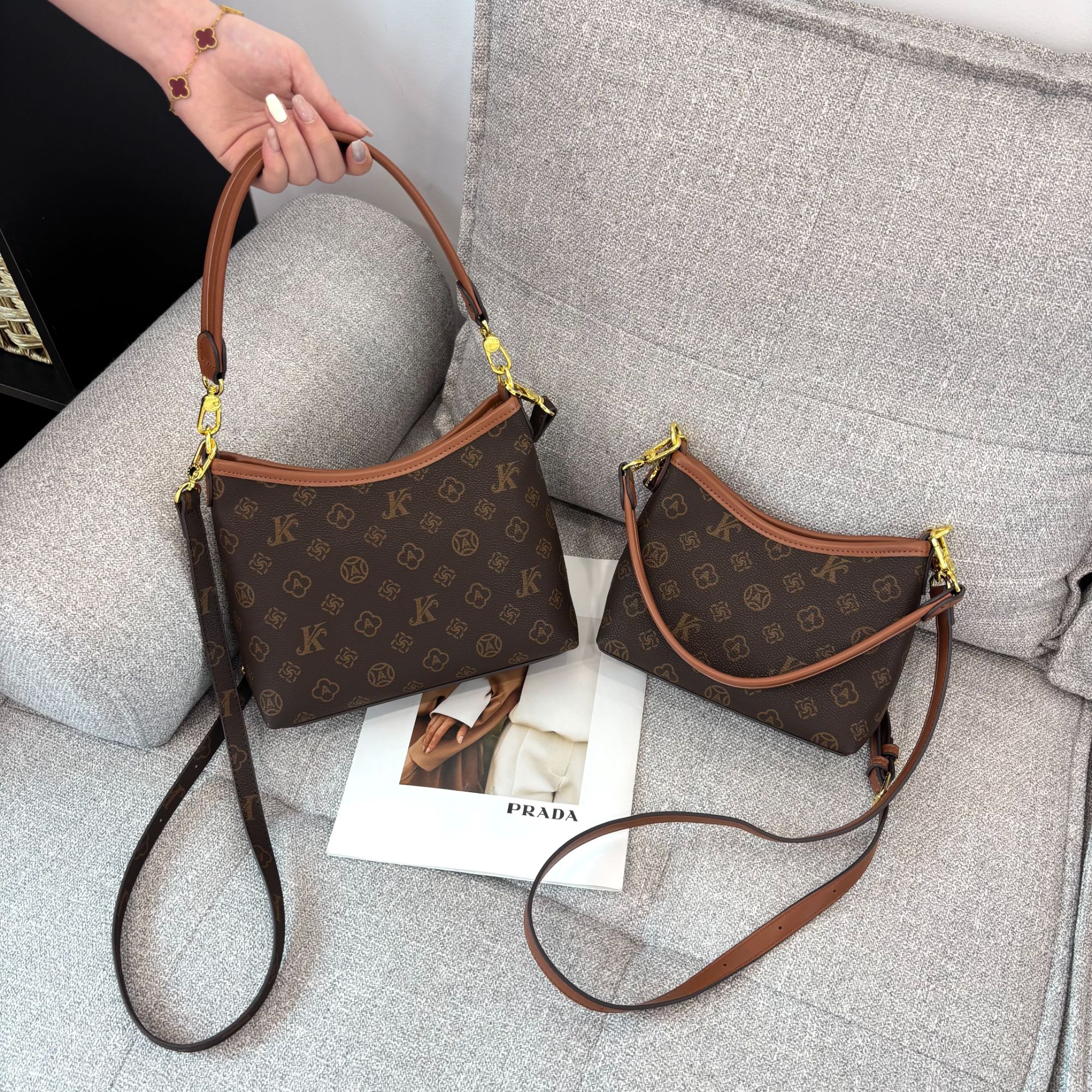 2025夏季新款百搭单肩斜挎手提经典女士包流浪包8229