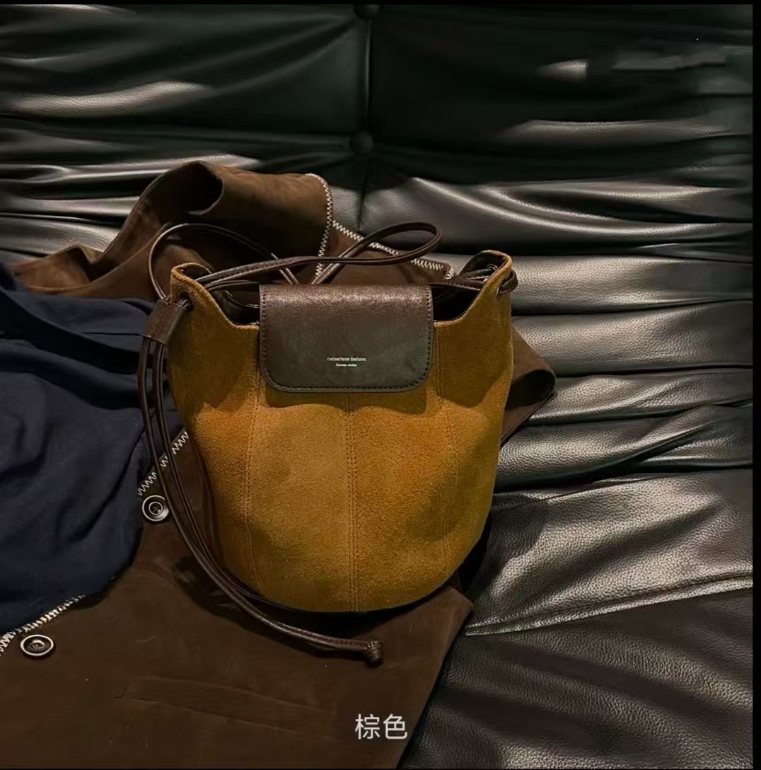 磨砂朋克风磁扣拉链水桶包小众经典单肩斜挎包