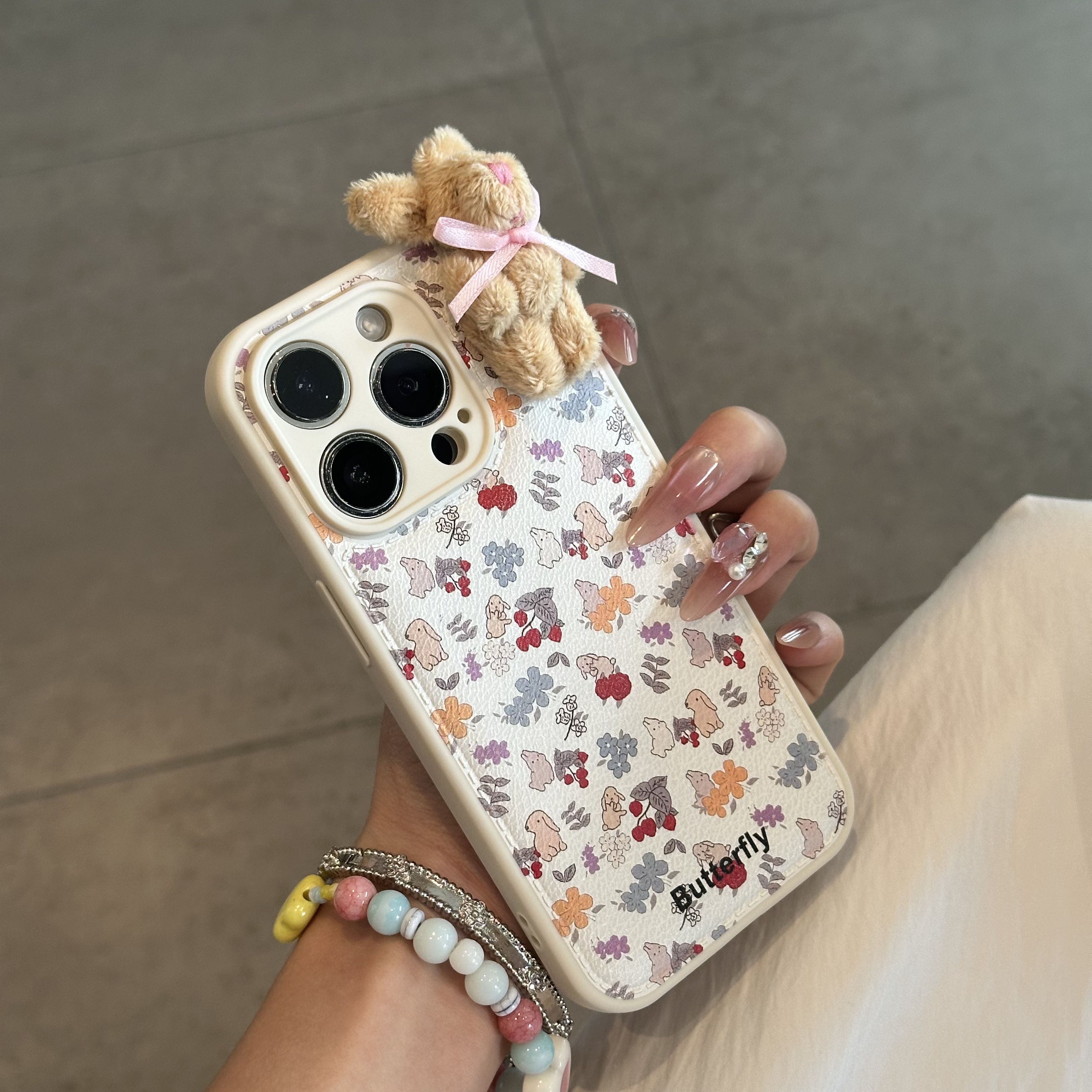 欧克里里碎花兔兔公仔适用苹果16/17气垫手机壳小米15vivoppo华为