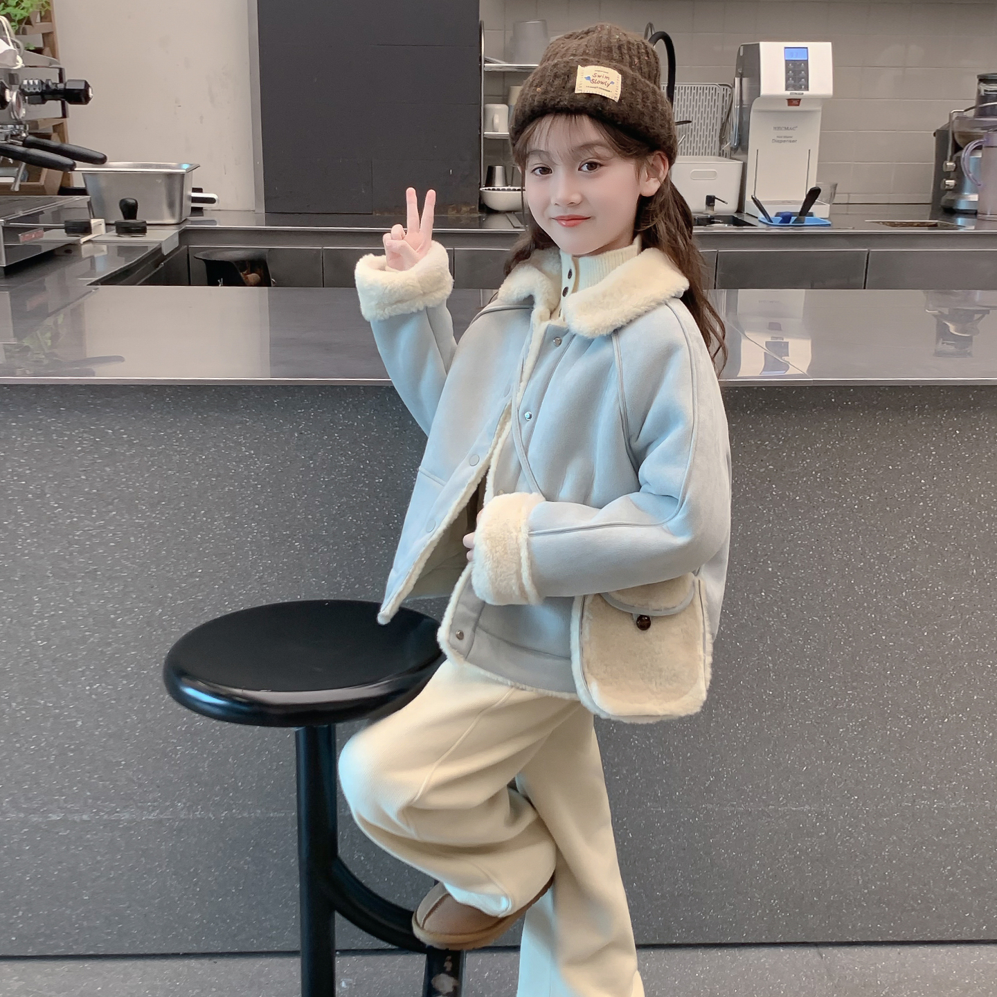 女童外套秋冬款2025新款儿童防风保暖皮毛一体羊羔绒外套女孩冬装